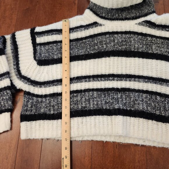 Aritzia Babaton women's striped long sleeve turtleneck sweater in size small - Picture 2 of 7